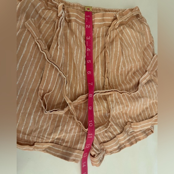 Sienna Sky light pink and white shorts , size small - Picture 4 of 7